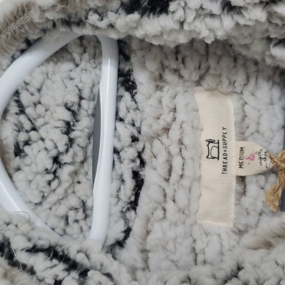 Thread and supply vest - Picture 6 of 9